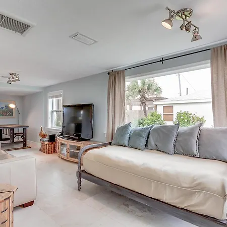 Cottage Four Direct Oceanfront Romantic Cottage Best Beach - Walk To Restaurants - Downtown Only 5 Miles
